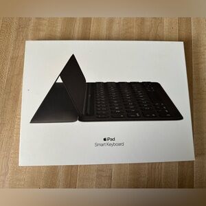 Apple Smart Keyboard For IPad Like New Used Once